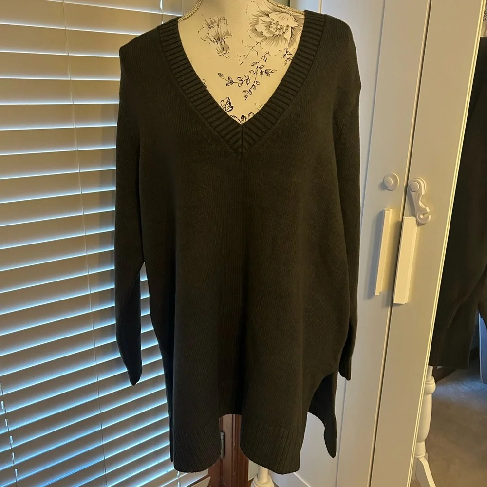 Torrid V-Neck Long Sleeve Pullover Sweater